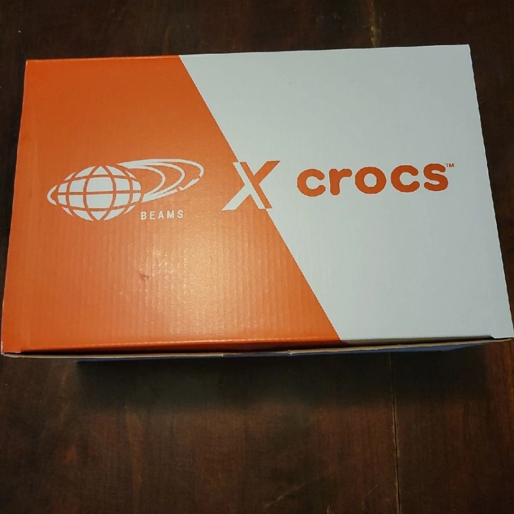 Crocs size 7